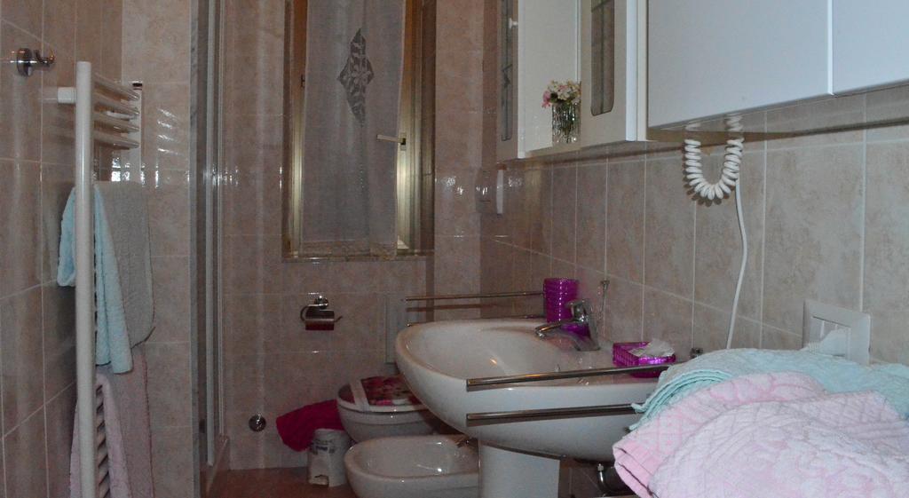 La Casa Delle Rose Room With Air Conditioning ลาสเปเซีย ภายนอก รูปภาพ
