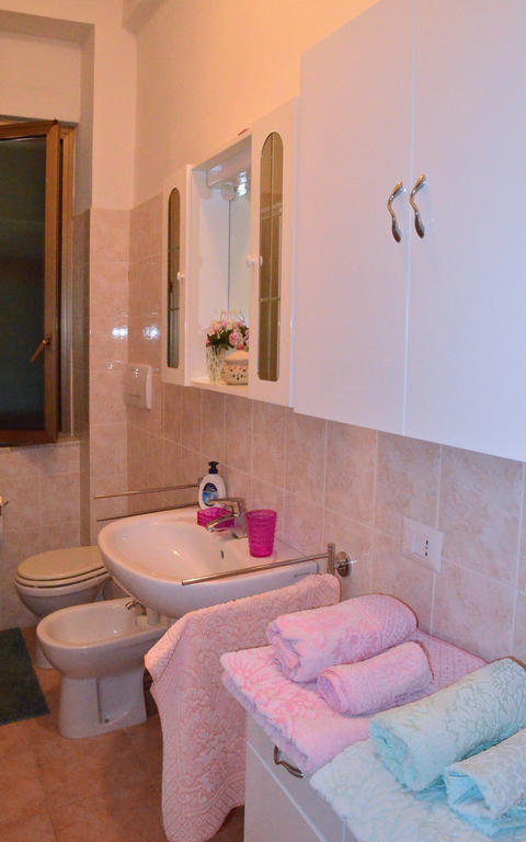 La Casa Delle Rose Room With Air Conditioning ลาสเปเซีย ห้อง รูปภาพ