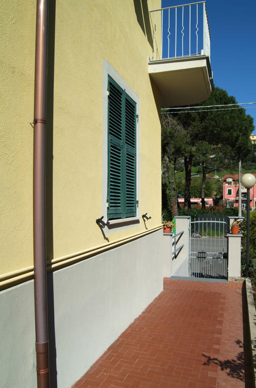 La Casa Delle Rose Room With Air Conditioning ลาสเปเซีย ภายนอก รูปภาพ