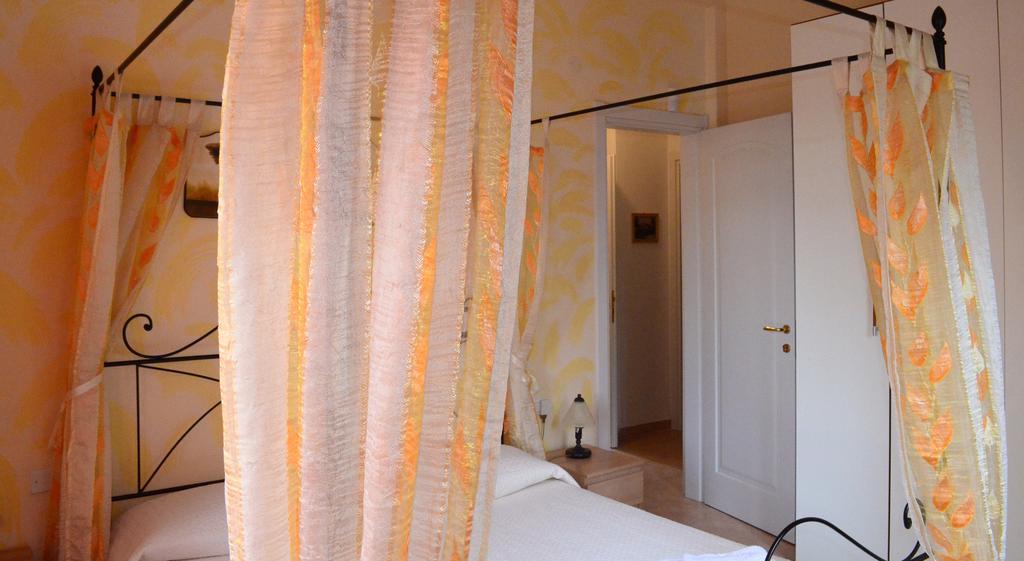 La Casa Delle Rose Room With Air Conditioning ลาสเปเซีย ภายนอก รูปภาพ