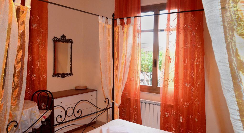 La Casa Delle Rose Room With Air Conditioning ลาสเปเซีย ภายนอก รูปภาพ